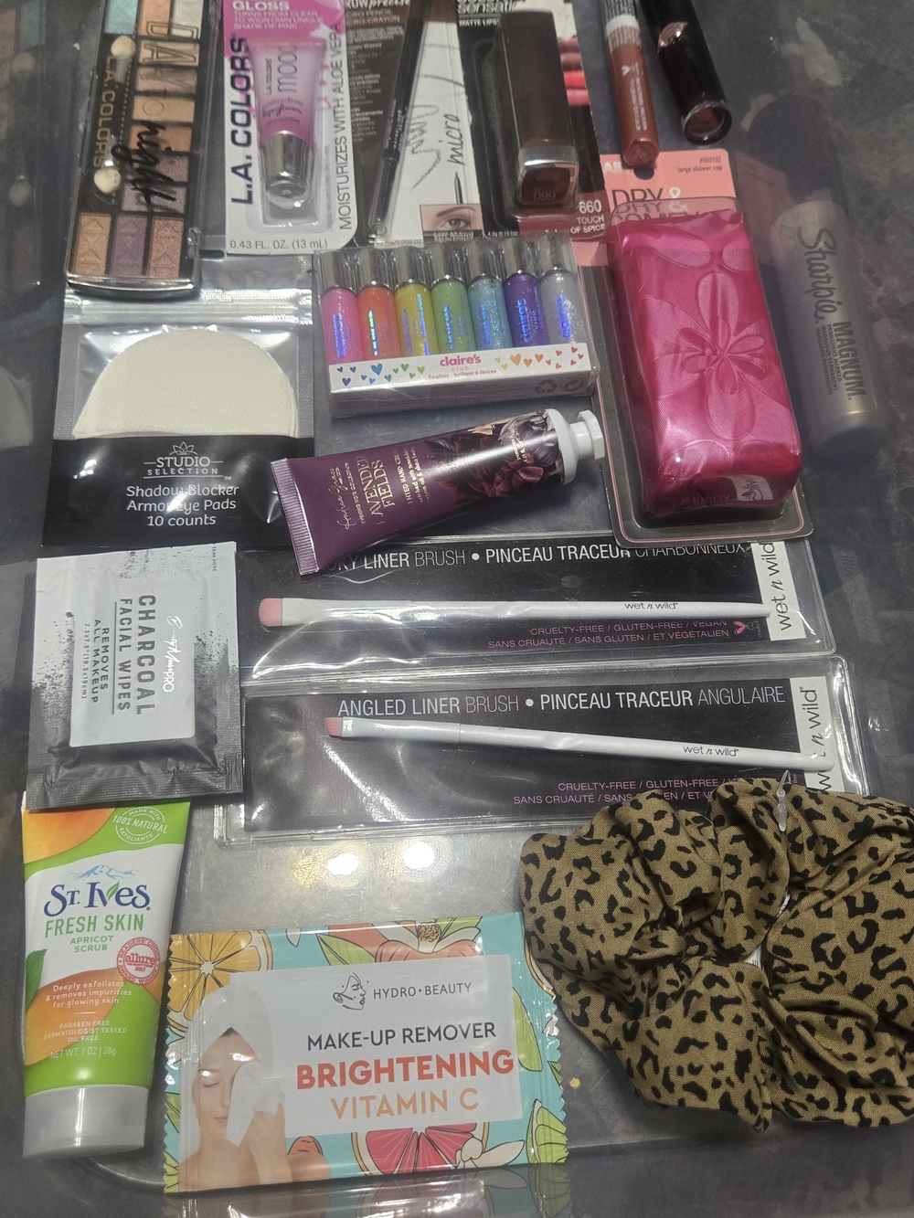 Random Makeup Bundle 2 - Picture 3 of 4